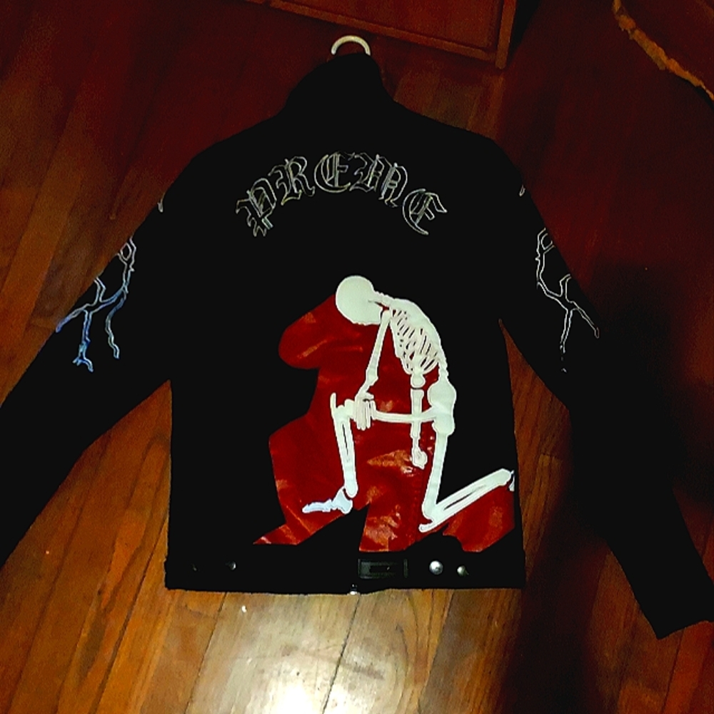 VERY SHSRP JEAN JACKET with skeleton.......m